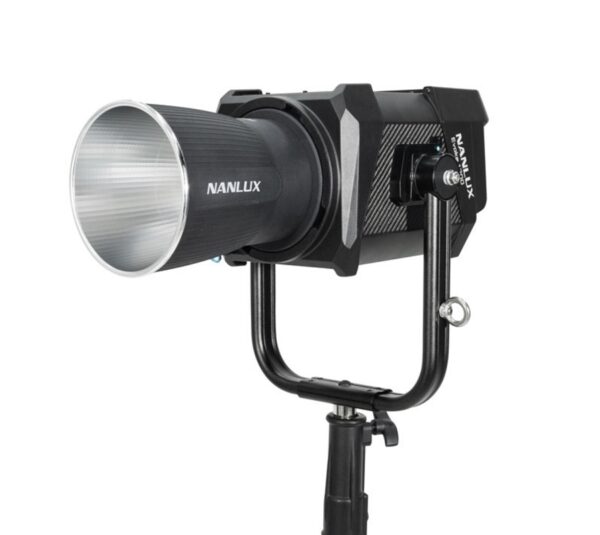 Art506_Nanlux Evoke 1200 + Fresnel lens